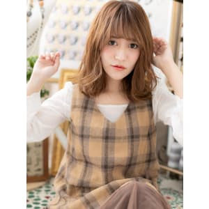斜めバングくせ毛風カール小顔ラブふわミディ　厚めバング