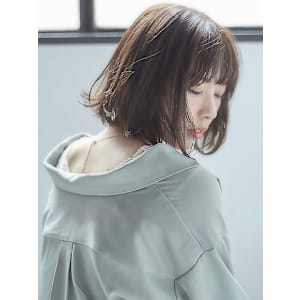 くすみカーキ切りっぱなし美髮外ハネボブ【池袋　uchla】