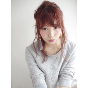 おくれ毛がルーズなお団子ヘア　【池袋美容室　uchla】