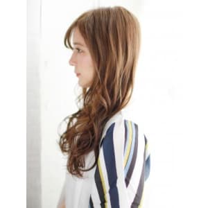 セミウエットのミックスカールスタイル