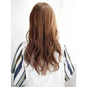 セミウエットのミックスカールスタイル