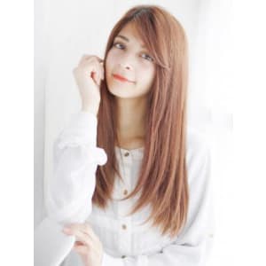 ナチュラルスタイリングのストレートスタイル