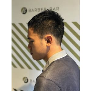 フェードカットスタイル【BARBER-BAR】