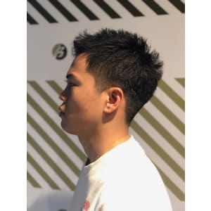 フェードカットスタイル【BARBER-BAR】