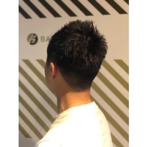 フェードカットスタイル【BARBER-BAR】