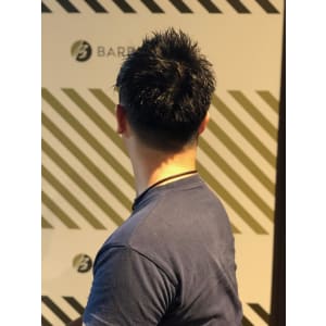 フェードカットスタイル【BARBER-BAR】