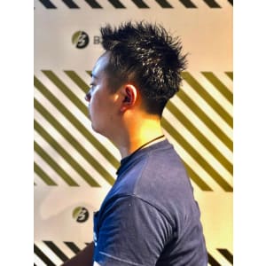 フェードカットスタイル【BARBER-BAR】