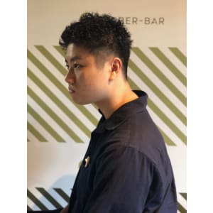 フェードカットスタイル【BARBER-BAR】