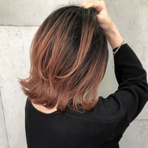 ピンクカラーでほんのり大人セクシーバレイヤージュ