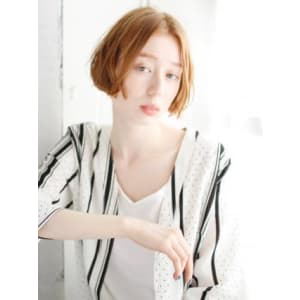 センターパートのニュアンスカールボブスタイル