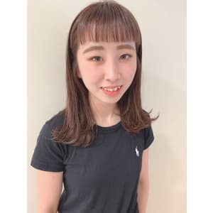 外ハネミディアムボブ
