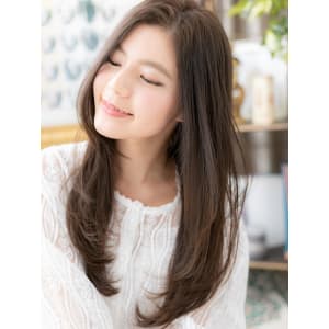 アシンメトリーワンレン小顔黒髪ストレート　耳かけ