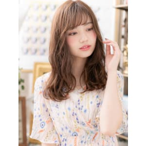 大人かわいいくせ毛風カール＆斜めバング　小顔