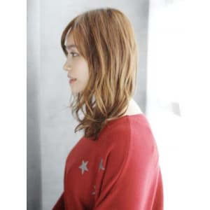 セミウエットのゆるふわミックスカールスタイル
