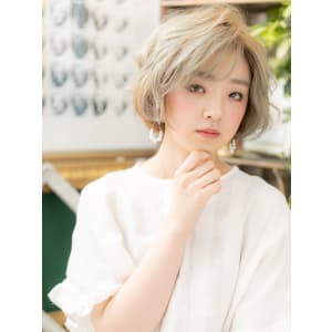個性的ハイトーン！外国人風エアリーボブ　ことりべーじゅ