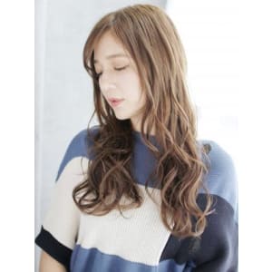 セミウエットのミックスカールスタイル