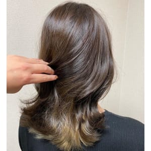 派手インナーカラーベージュ
