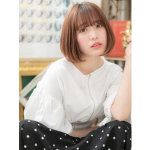 小顔前下がりワンカールボブストレート　厚めバング
