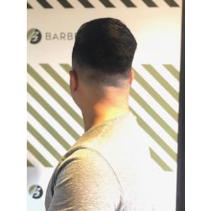 フェードカットスタイル【BARBER-BAR】