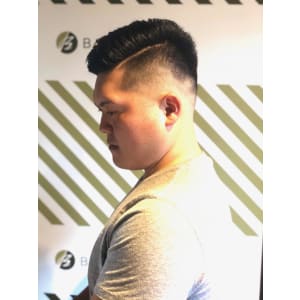 フェードカットスタイル【BARBER-BAR】