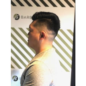 フェードカットスタイル【BARBER-BAR】