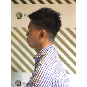 フェードカットスタイル【BARBER-BAR】