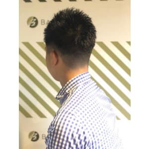フェードカットスタイル【BARBER-BAR】