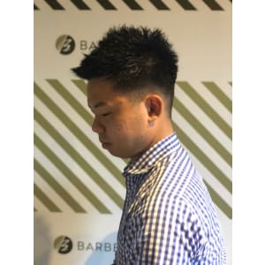 フェードカットスタイル【BARBER-BAR】