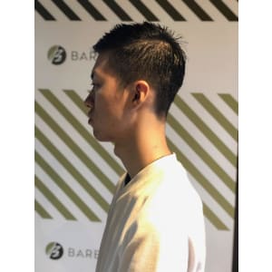 フェードカットスタイル【BARBER-BAR】