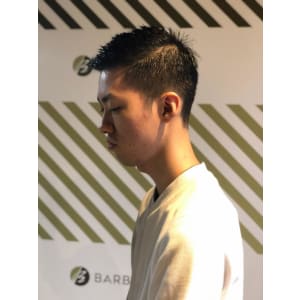 フェードカットスタイル【BARBER-BAR】
