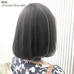伸ばし途中をグレージュのまとまるボブに。