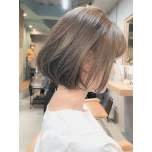 耳かけボブでバッサリイメチェン