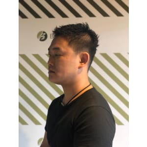 フェードカットスタイル【BARBER-BAR】
