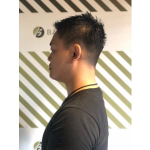 フェードカットスタイル【BARBER-BAR】