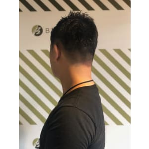 フェードカットスタイル【BARBER-BAR】