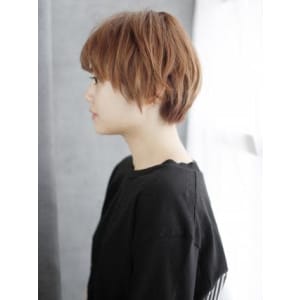 毛先ニュアンスカールのショートスタイル