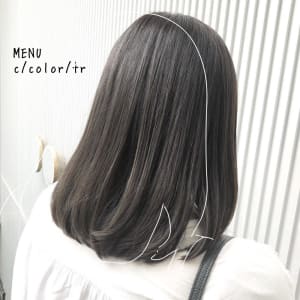 艶っぽくて柔らかいグレージュカラー。