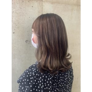 大人可愛いミディアムボブ