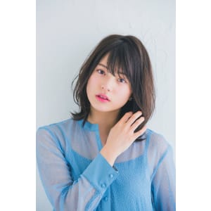 暗髪でも◎柔らかミディ