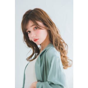 外国人風ウェービーロングヘア