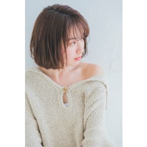 空気感漂う大人のシンプルボブ