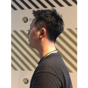 フェードカットスタイル【BARBER-BAR】