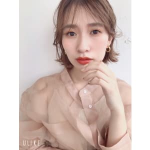 くびれレイヤー切りっぱなしボブ