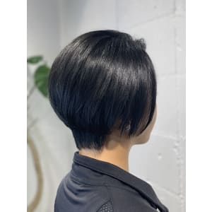 前下がりハンサムショート