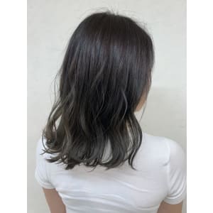 Lia＆伊藤夏海 大人かわいいアッシュグラデーション