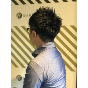 大人の刈り上げスタイル【BARBER-BAR】