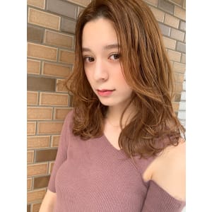 【山田】センターパート小顔ヘルシーレイヤー柔らかベージュ