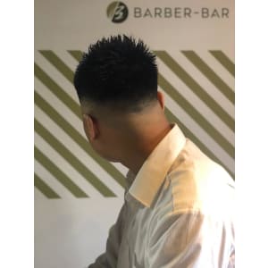 スキンフェードスタイル【BARBER-BAR】
