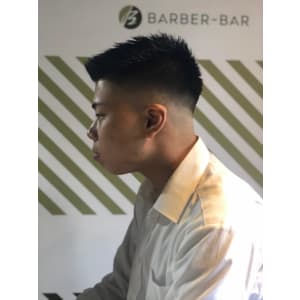 スキンフェードスタイル【BARBER-BAR】