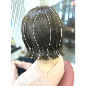 《QUALIS》10代20代切りっぱなし外ハネくびれボブ